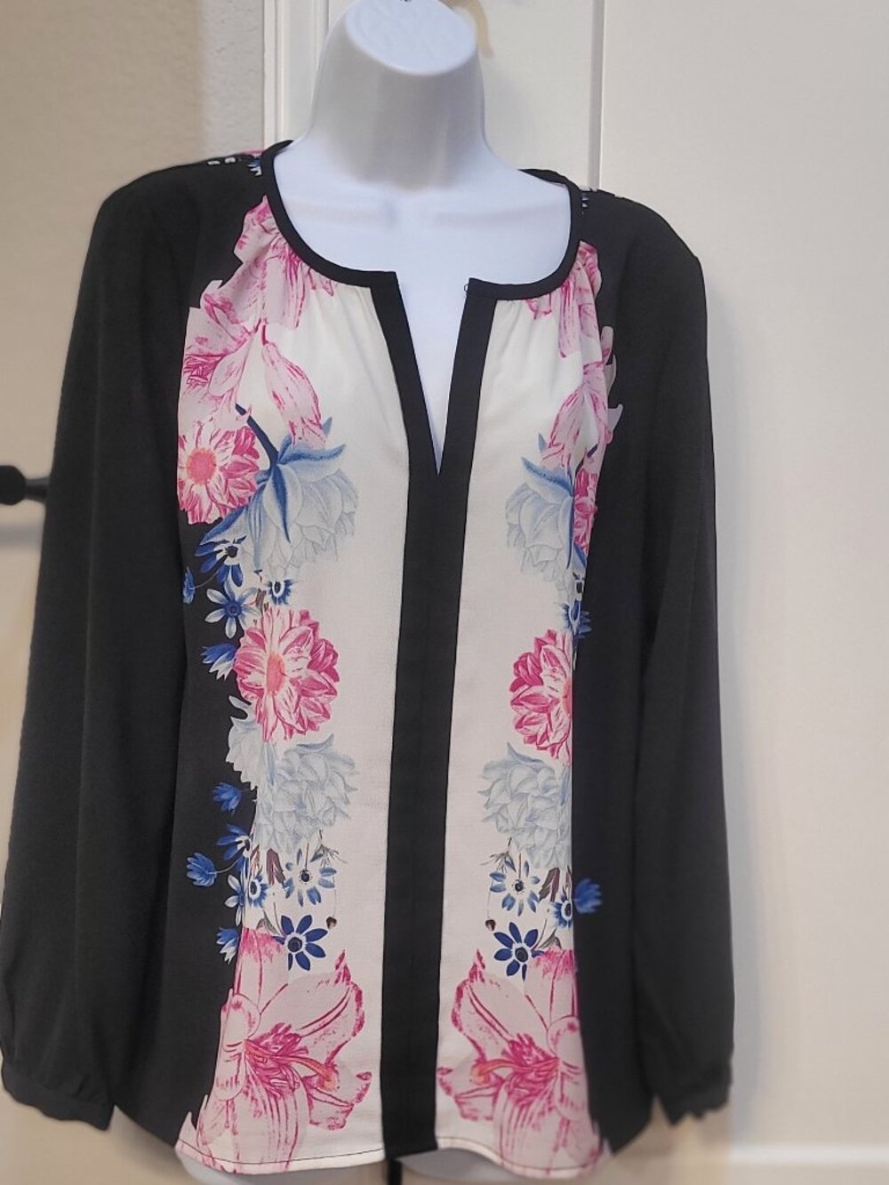 CeCe Black Floral Women's Blouse Size M - Picture 2 of 5